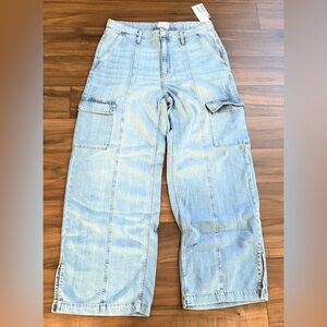 Time and Tru Women’s Relaxed Light Blue Jeans